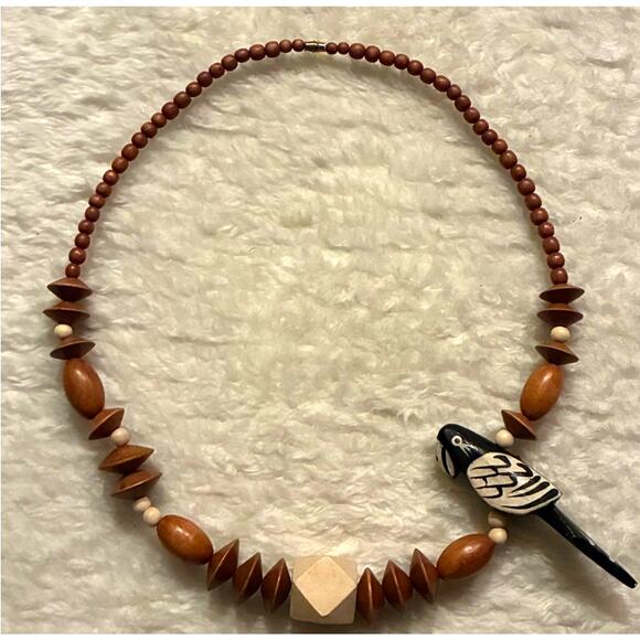 Jewelry - Vintage hand-carved wood bird fetish necklace